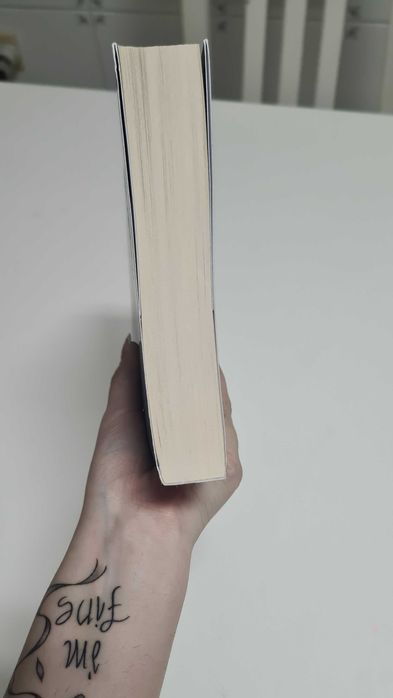 Livro Hooked - Emily McIntire (Edição em Português - Bertrand)