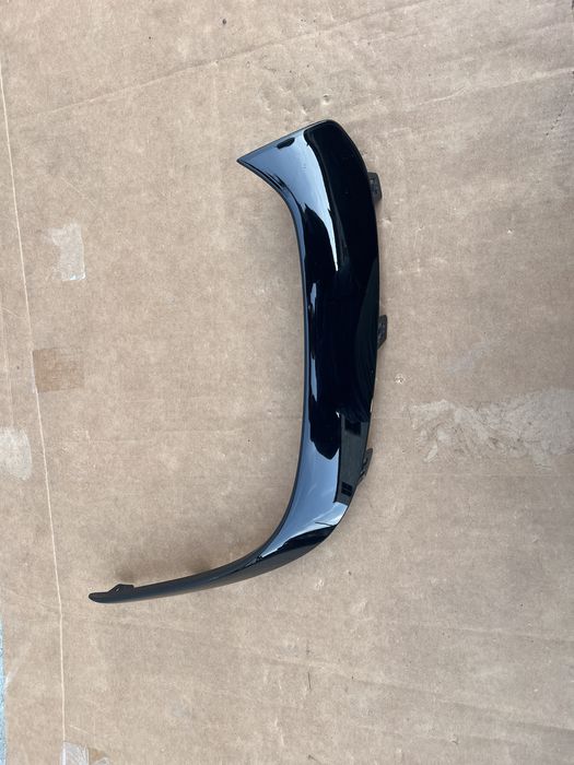 Молдинг правий переднього бампера Mercedes GLE AMG v167, рестал 2023+