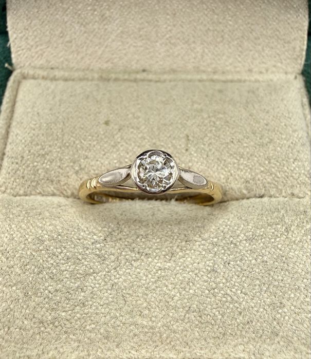 Złoty pierścionek 750 z diamentem 0,16ct