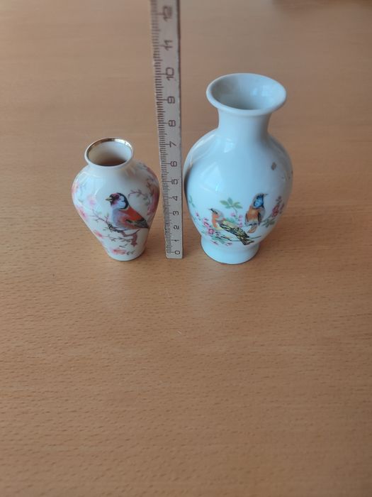 Pequenas jarras em cerâmica.