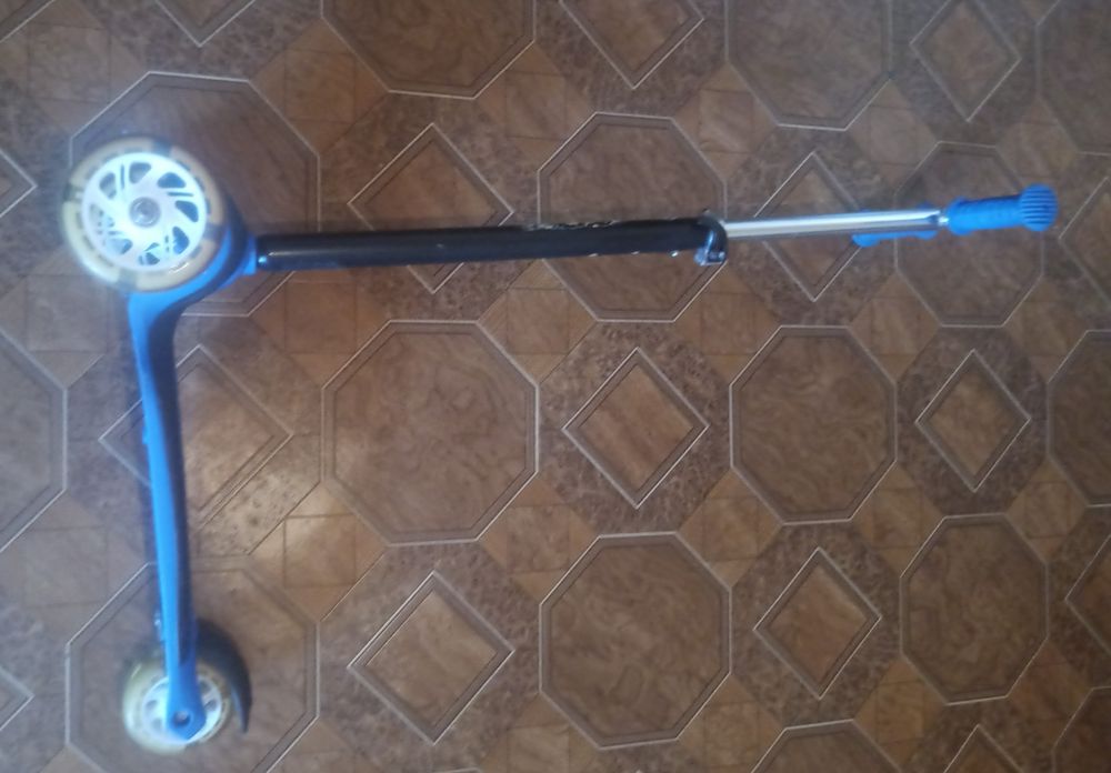 Самокат для хлопчика.