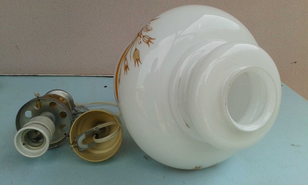 Светильник с плафоном.