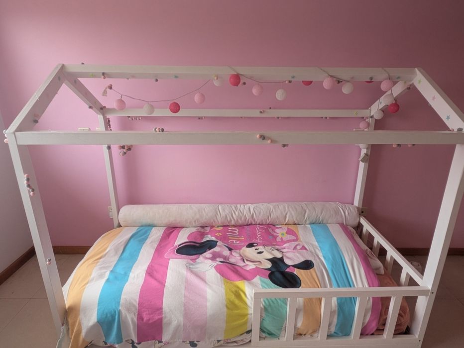Cama de madeira criança em forma de casa com colchão -ovar