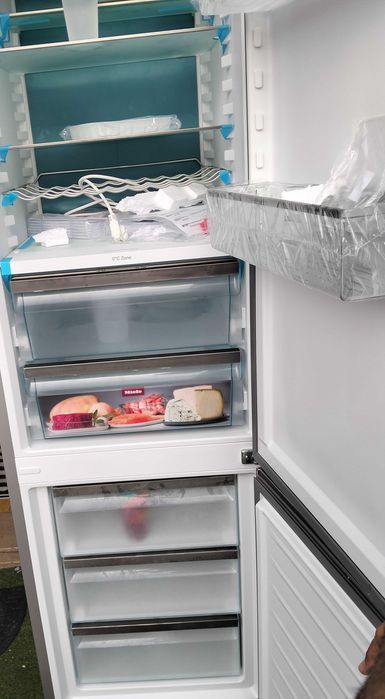 Frigorífico combinado Miele modelo KFN4799AD
