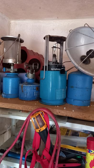 Diverso material de campismo