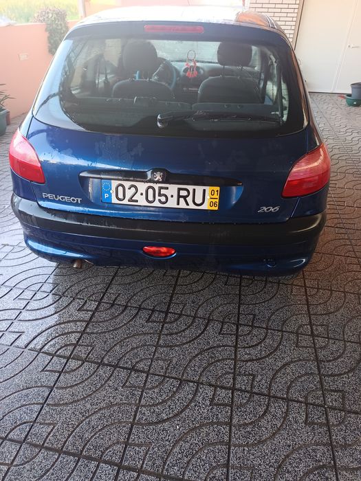 Peugeot azul escuro 206