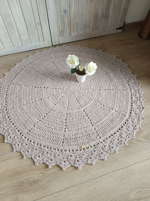 Dywanik okrągły na szydełku boho lila beż
