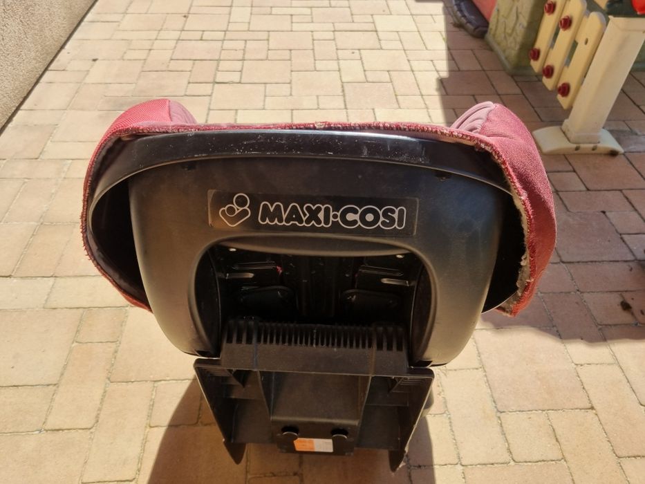 Fotelik dla dziecka do samochodu maxicosi