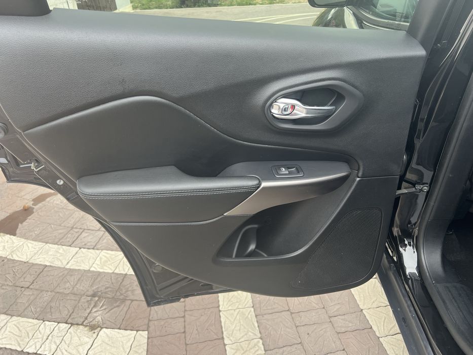 Автомобіль Jeep Cherokee 2020 Сша 2.4 Передній привод