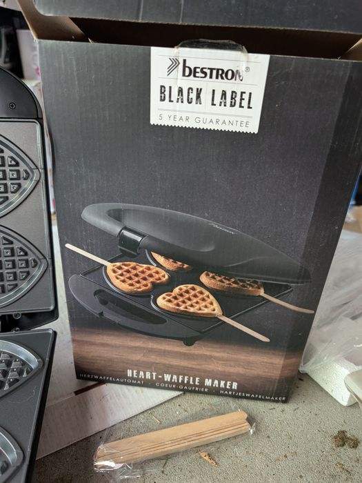 gofrownica Bestron DSW271BL z serii Black Label