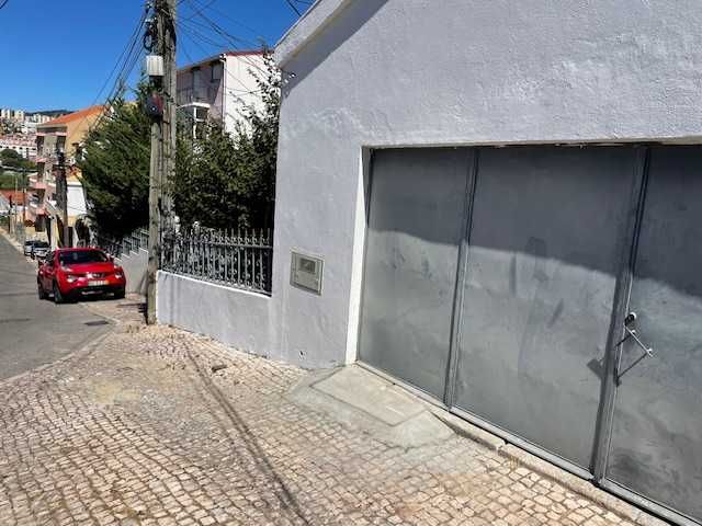 ARRENDA-SE ARMRMAZEM : Quinta  José  Luís / Pontinha, R. Rainha D. Amélia