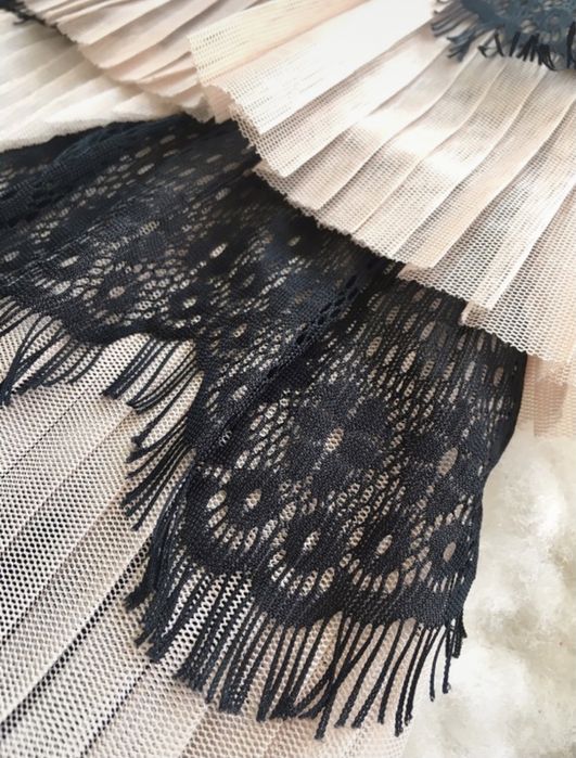 Sukienka elegancka koronkowa H&M