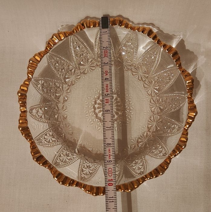 Vidros com rebordo dourado
