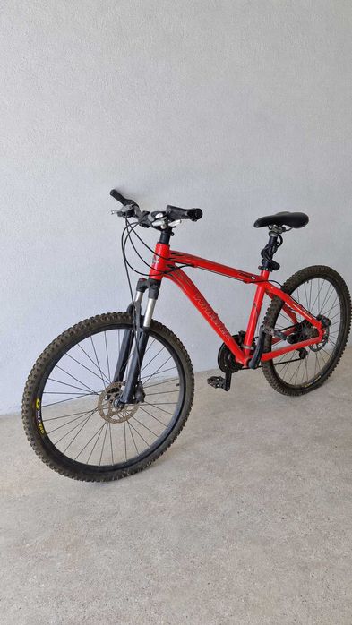 Bicicleta BTT roda 26 – Suspensão adaptativa e travões de disco