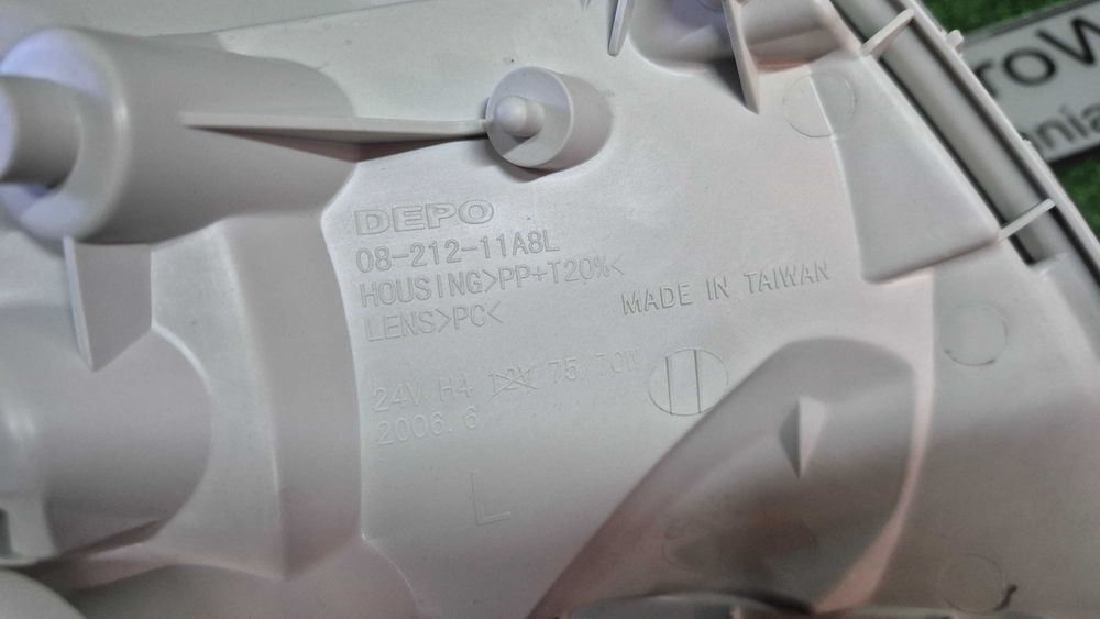 Otica Farol Esquerdo Toyota Dyna 2003 em diante Ref. 212-11A8L-LD-E NOVO
