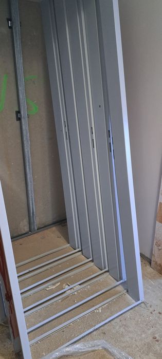 Sprzedam  nowe futryny metalowe