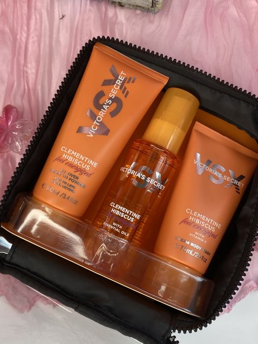Victoria's Secret Clementine Hibiscus (VSX) - це набір для догляду за тілом у косметичці