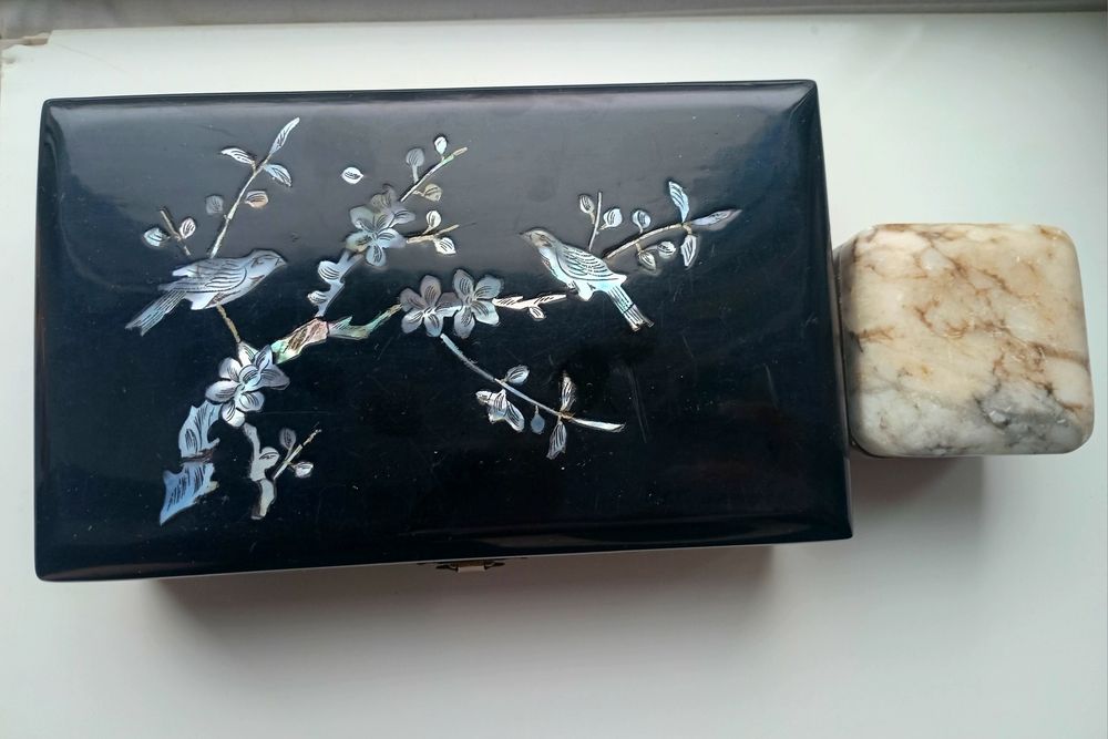 Шкатулки (яшма, перламутр)