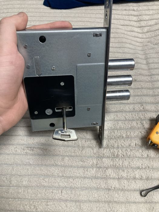 Замок для вхідних дверей Kale врізний