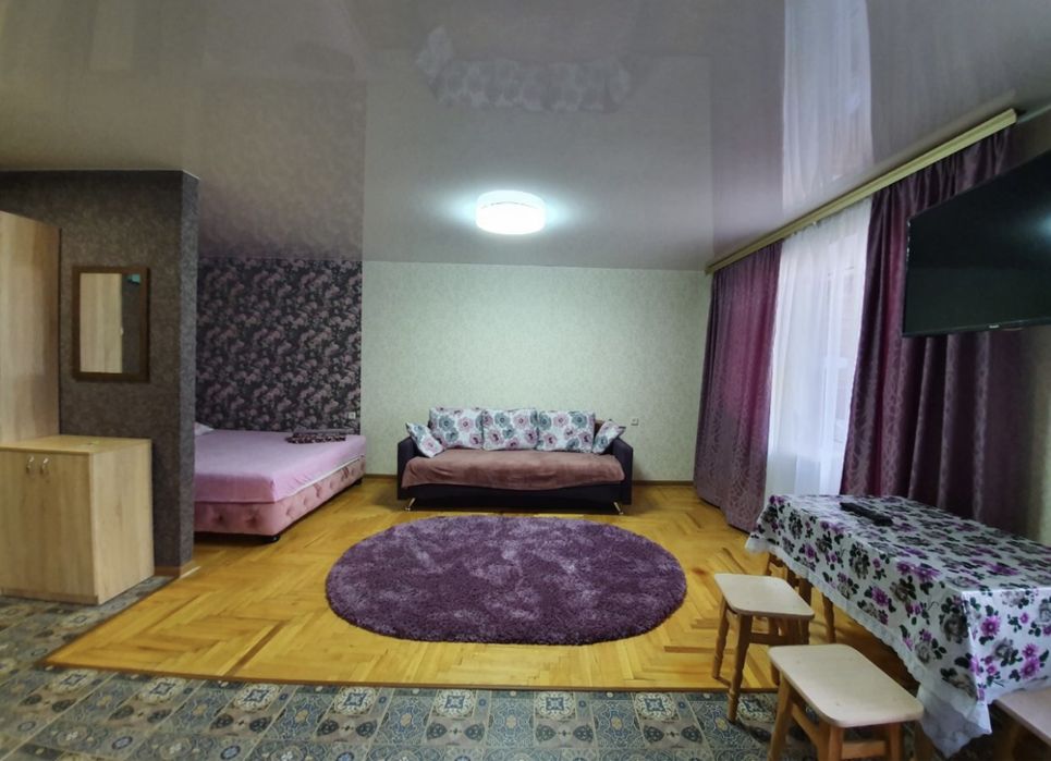 Подобово ЖД вокз 1 кімн кв Хозяін  Киів Ахмадит. Амосова СТАДИОННАЯ 6