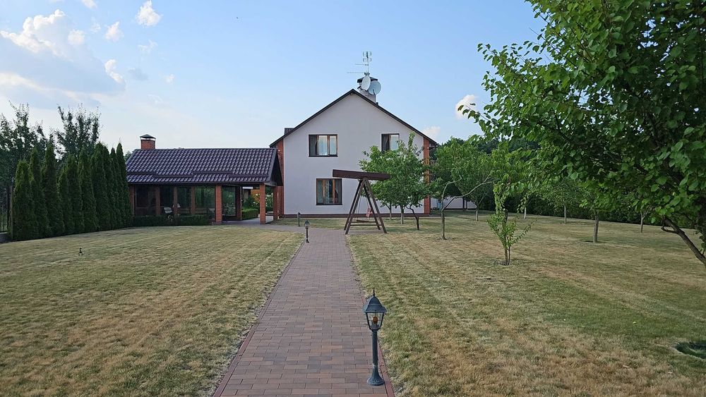 Новий сучасний, котедж в селі  – з усім заходь та живи. Є відеоогляд