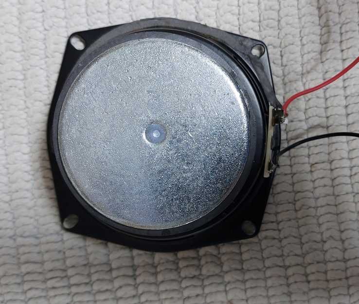 Głośnik uniwersalny 4 ohm 30W