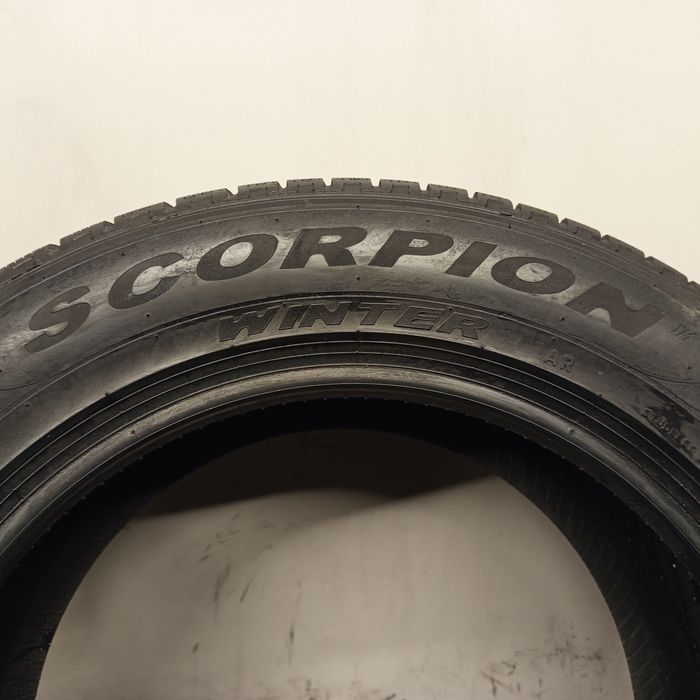 235/60R18 Pirelli Scorpion Winter