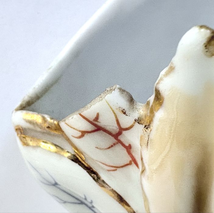 Antiga jarra leque com motivo de caça em porcelana inglesa Staffordshire