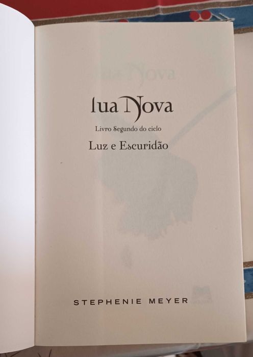 Livro Lua nova - Saga Crepúsculo