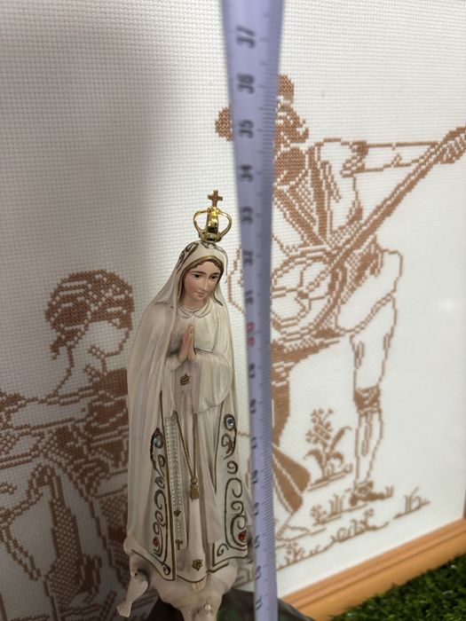 Estatueta antiga com musica