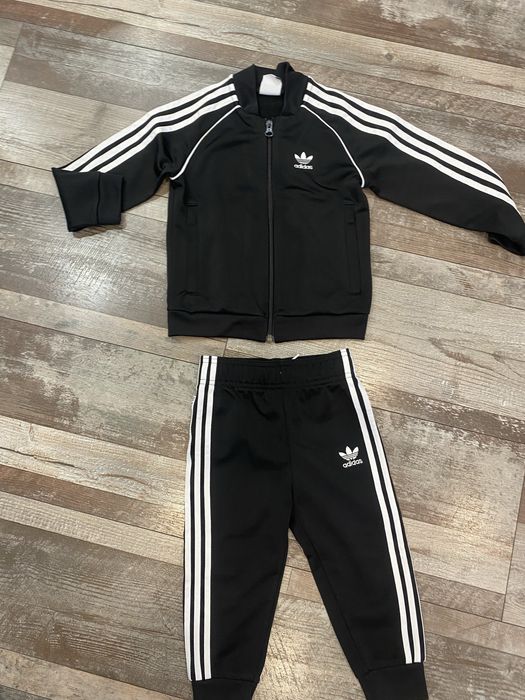 Костюм  фірмовий Adidas , в хорошому стані