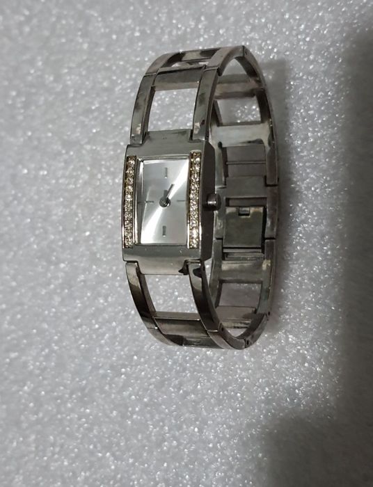 Наручний годинник "AVON" з браслетом, часовий механізм кварцевий.