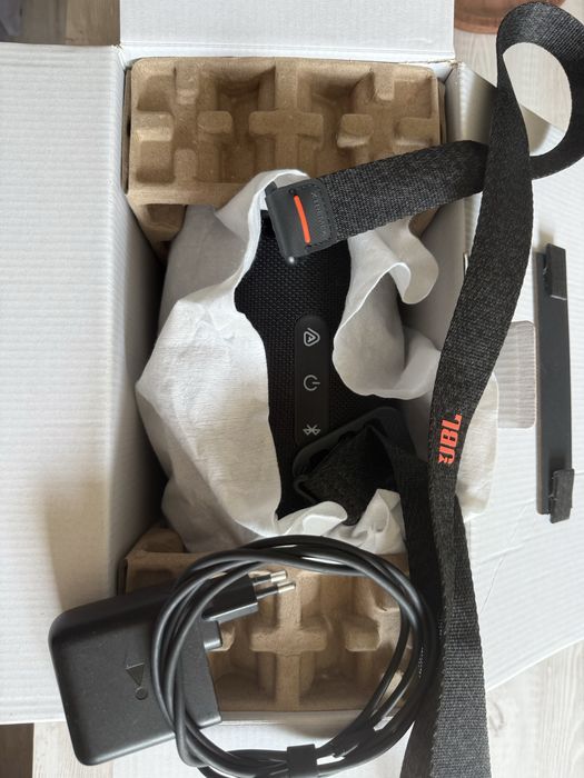 JBL xtreme 4 stan jak nowy, idealny ladowarka, pasek, karton