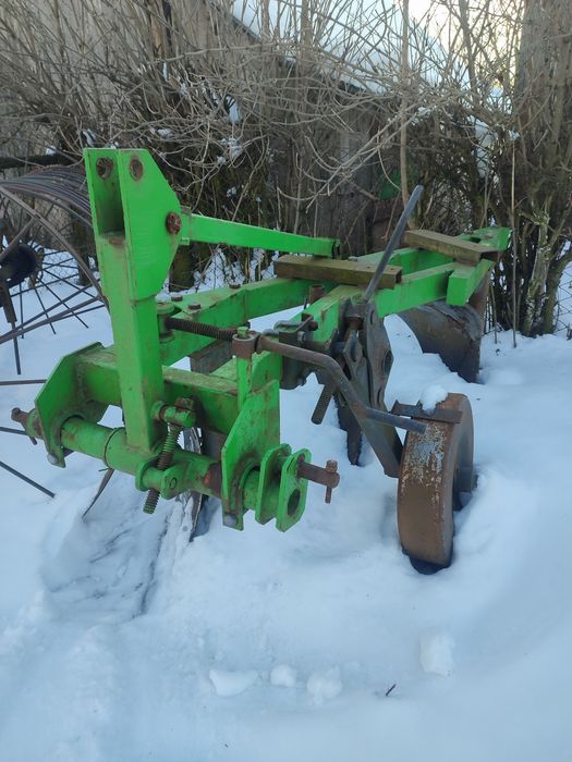 Плуг до трактора 3*30 Бомет