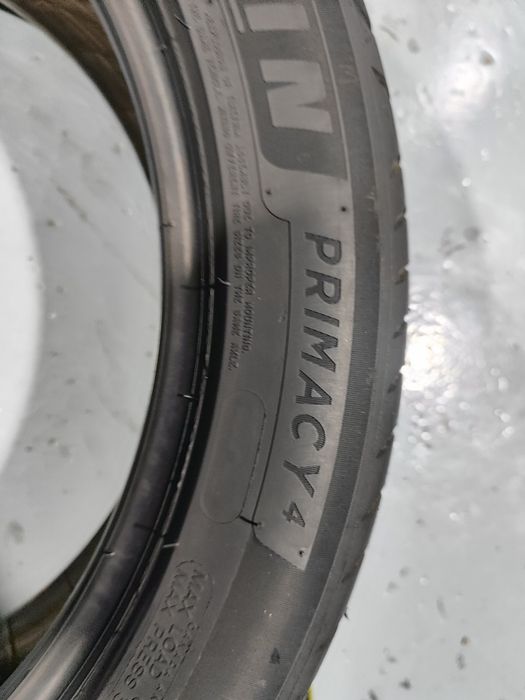 2 pneus semi novos 205-50R17 Michelim - Oferta dos portes