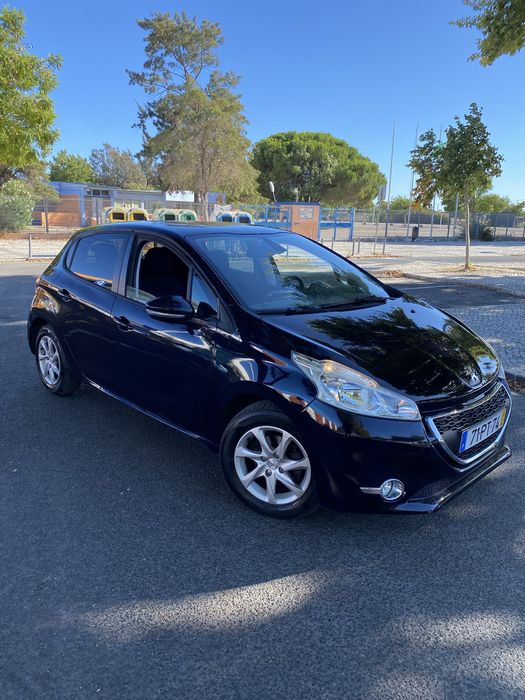 Peugeot 208 com 64mil km