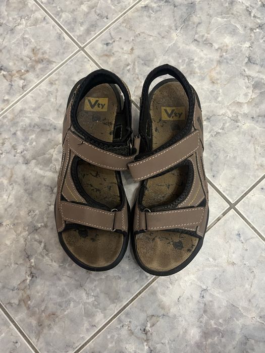 Продам сандалі Vty