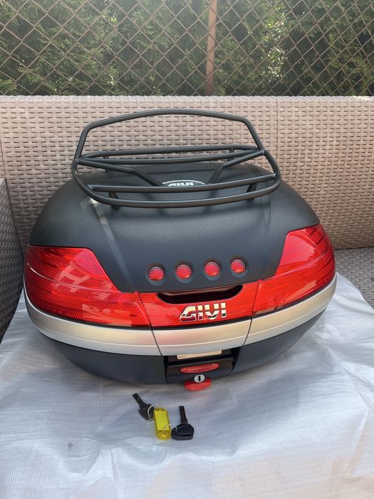 Kufer centralny Givi v46 z kratka na bagaz