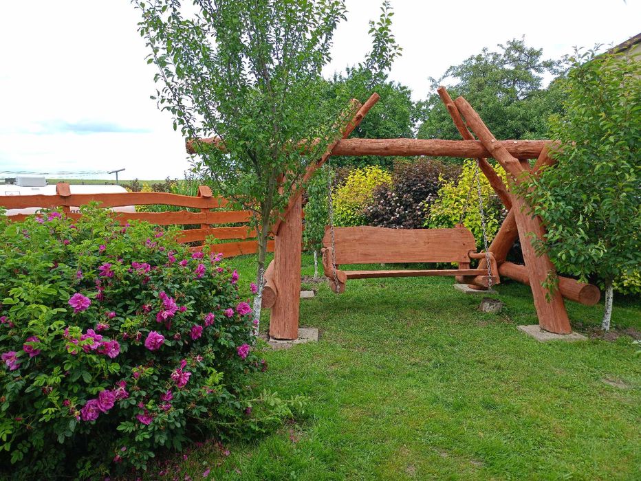 Huśtawka drewniana huśtawki drewniane ogród ogrody