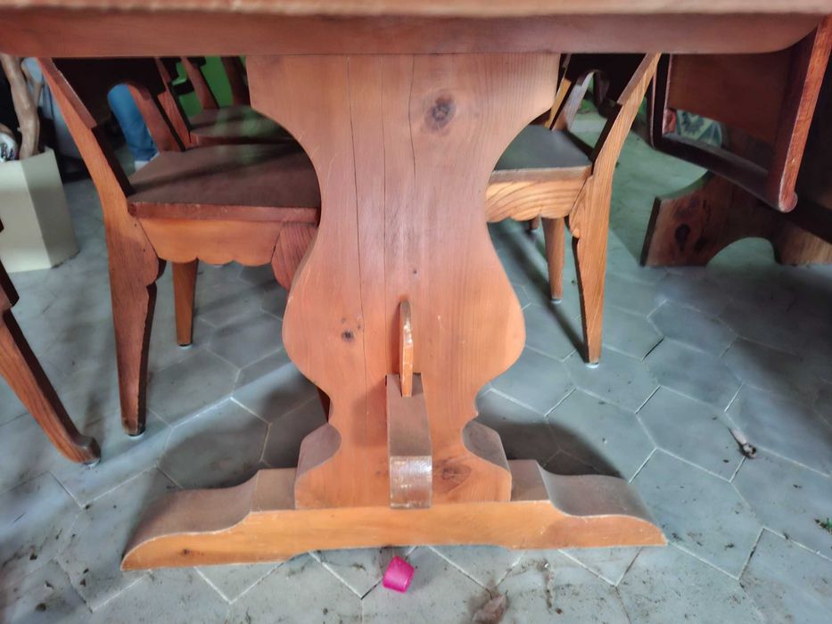 Mesa de madeira maciça
