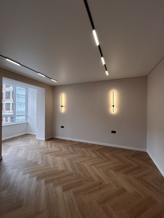 Продаж 1кім квартири великої площі біля озера. Є-оселя