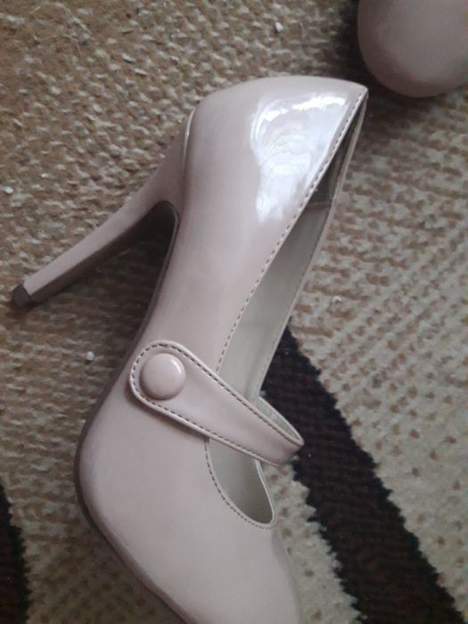 Жіночі туфлі лакові