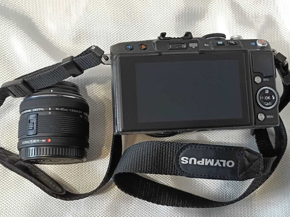 Фотоапарат Olympus PEN E-PL5 kit 40-150 мм, обьектив 14-42 мм, сумка