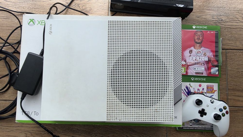 Konsola Xbox One S 1TB + Kinect + Pad + 2 Gry (Fifa 20, Just Dance 2019) – Zestaw!