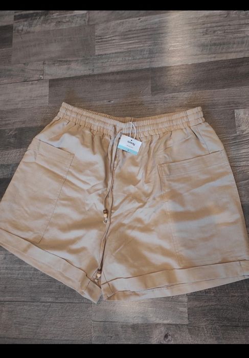 Spodenki beżowe Sinsay