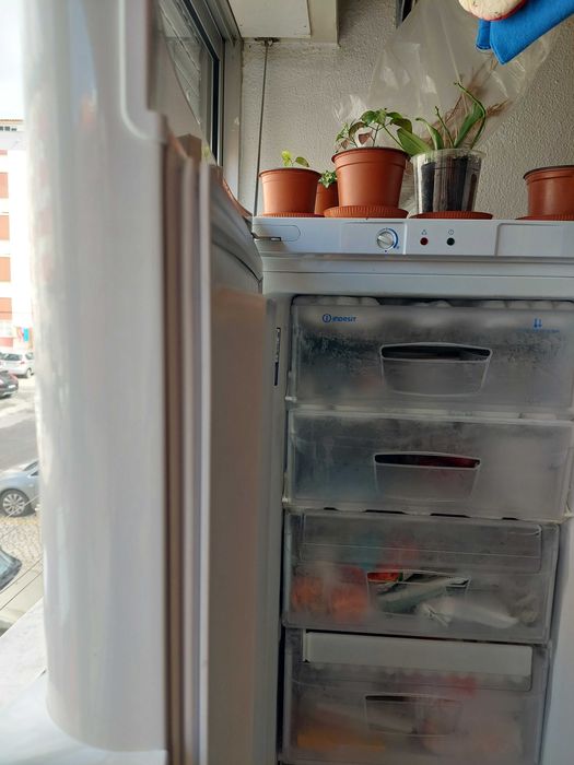 Arca Vertical Indesit, A+, Bom estado, Branca