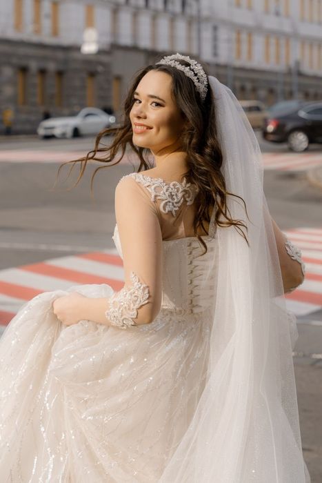 Весільна сукня Laura Style + подарунки: діадема,фата, підю'бник 3 кіль