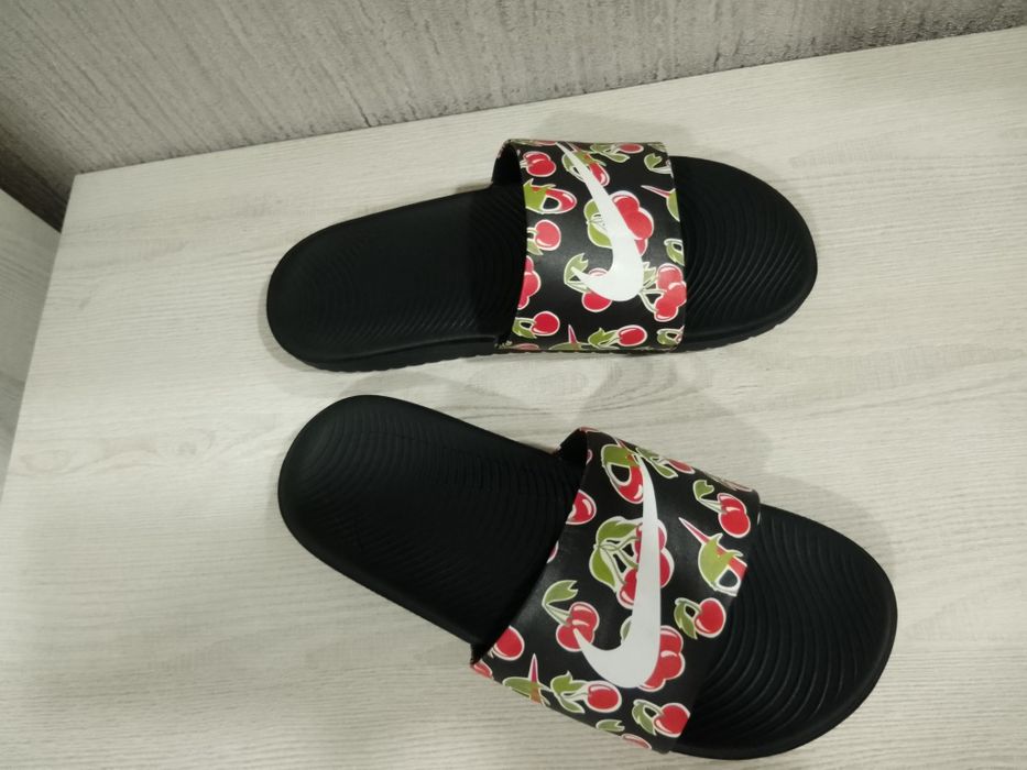 nike kawa slide se picnic cherry