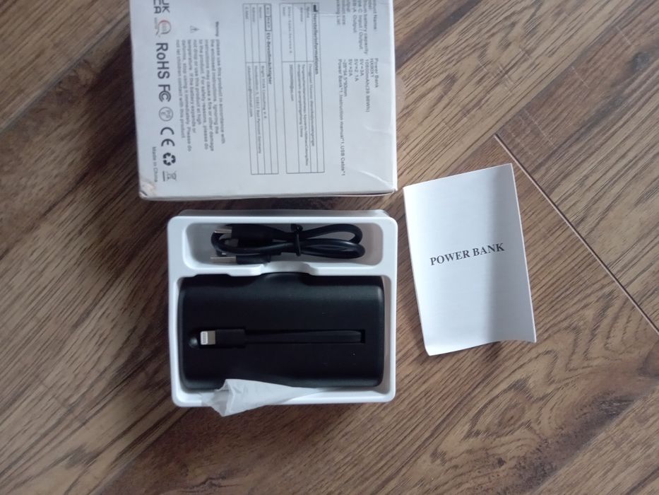 Powerbank Hetp 10800 mAh czarny, z kablem do iPhone