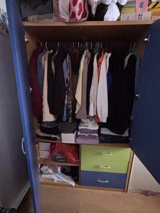 Guarda roupa semi novo